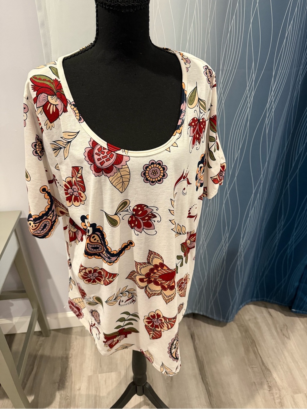 LuLaRoe Cream Scoop Neck Tee with Red Floral Print